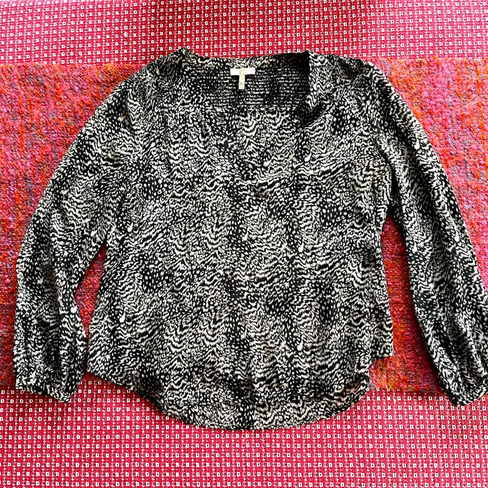Joie 100% pure silk blouse. Gently worn in excellent condition. Light and comfy